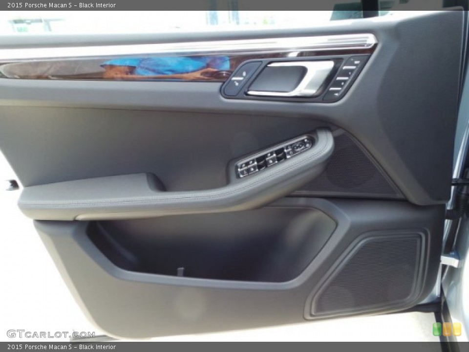 Black Interior Door Panel for the 2015 Porsche Macan S #97717005