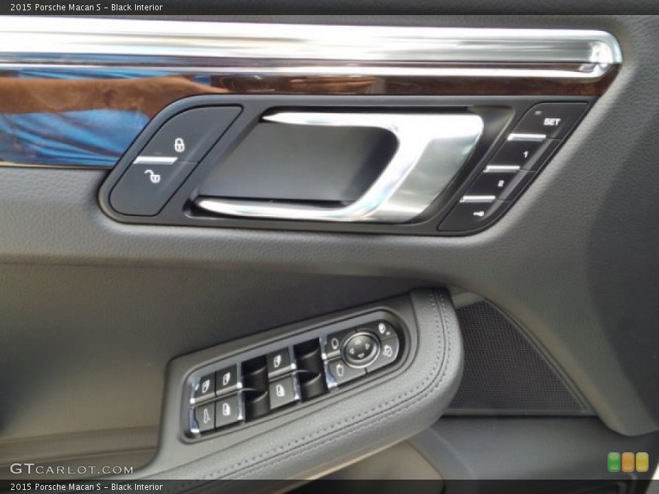 Black Interior Controls for the 2015 Porsche Macan S #97717017