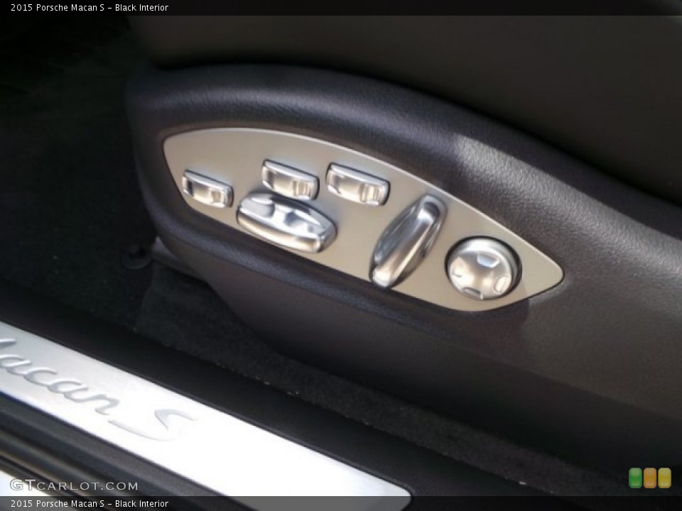 Black Interior Controls for the 2015 Porsche Macan S #97717071