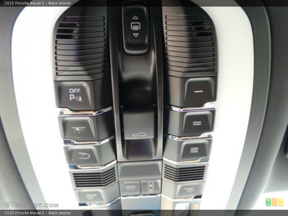 Black Interior Controls for the 2015 Porsche Macan S #97717125