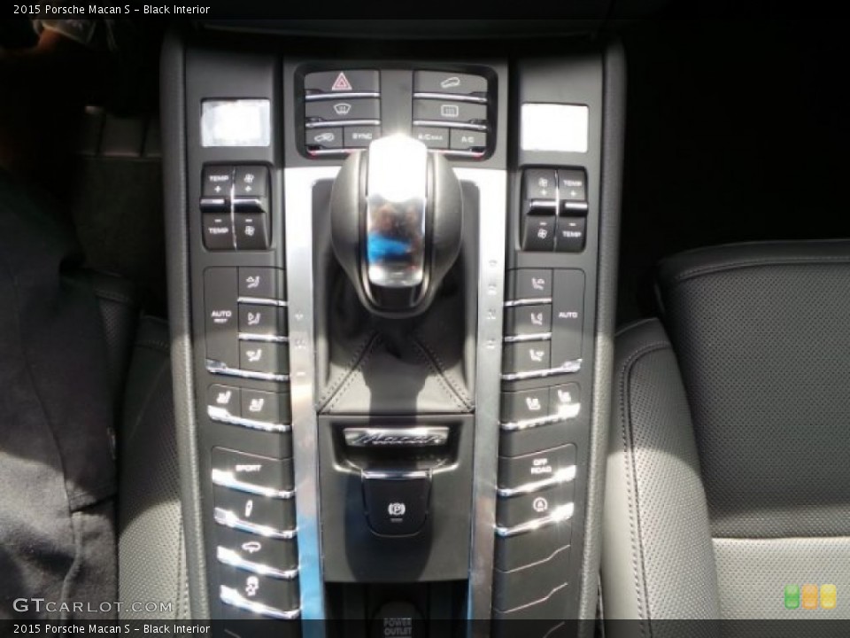 Black Interior Controls for the 2015 Porsche Macan S #97717209