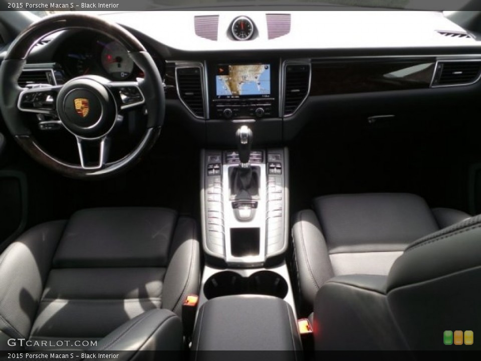 Black Interior Dashboard for the 2015 Porsche Macan S #97717332