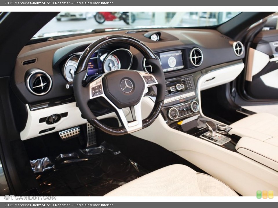 Porcelain/Black 2015 Mercedes-Benz SL Interiors