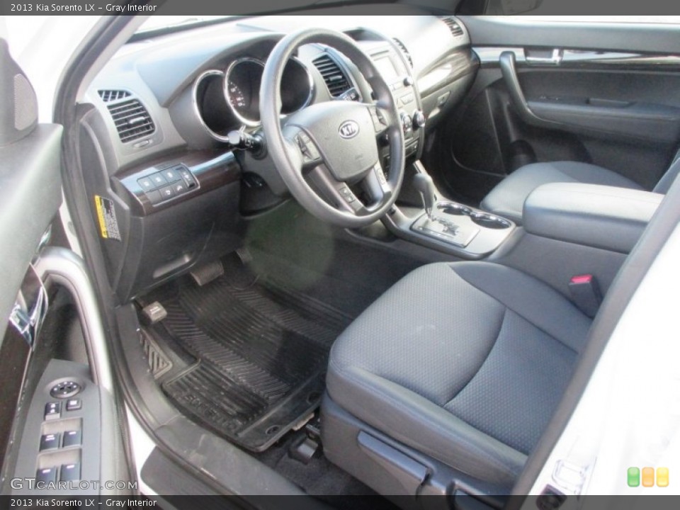 Gray Interior Photo for the 2013 Kia Sorento LX #97868473