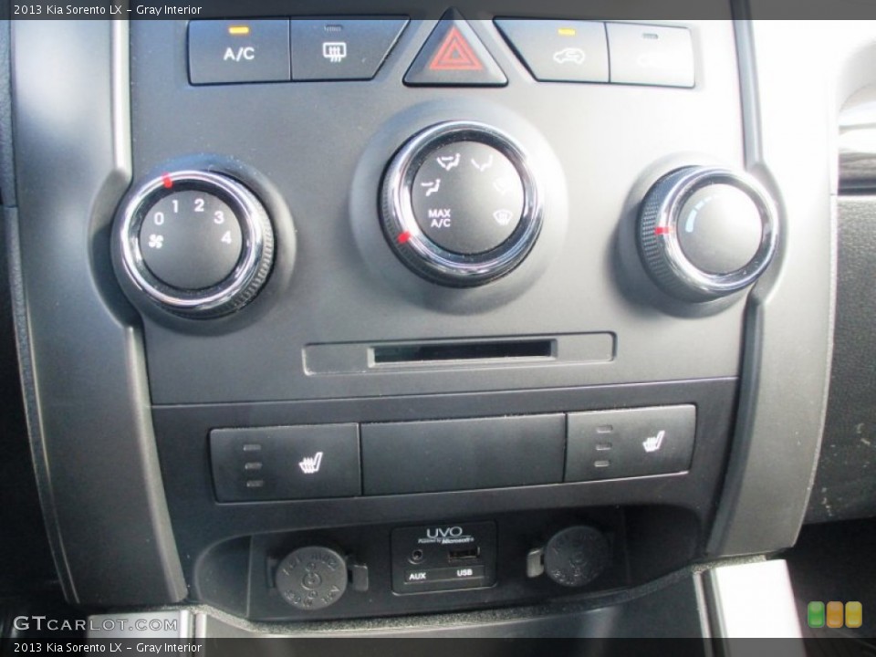 Gray Interior Controls for the 2013 Kia Sorento LX #97868563