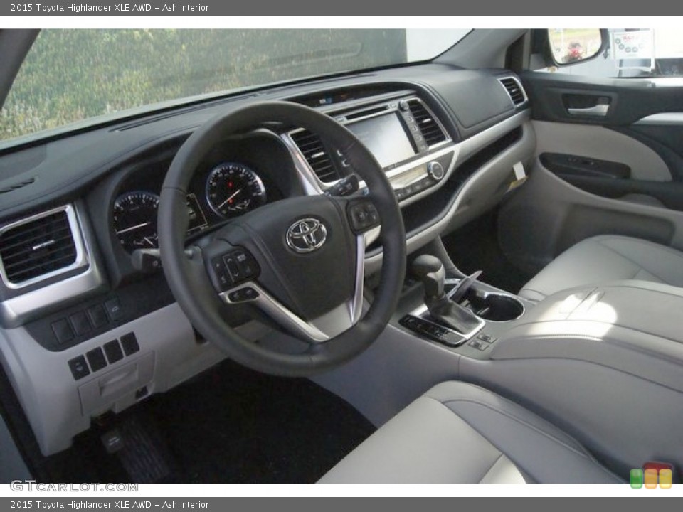 Ash Interior Photo for the 2015 Toyota Highlander XLE AWD #98005618