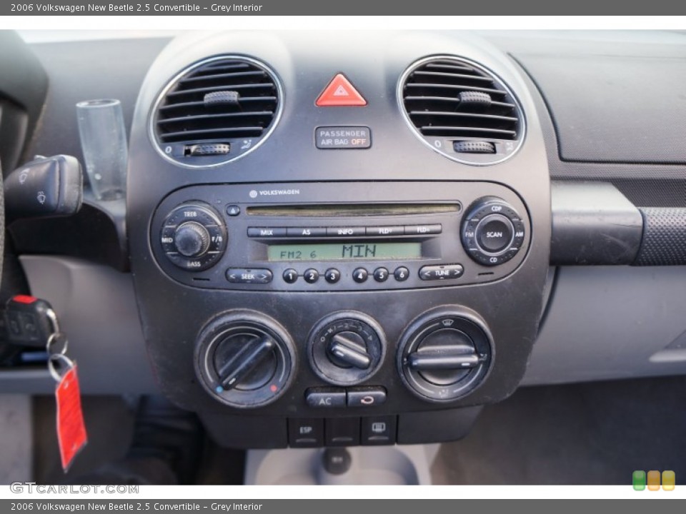Grey Interior Controls for the 2006 Volkswagen New Beetle 2.5 Convertible #98165883