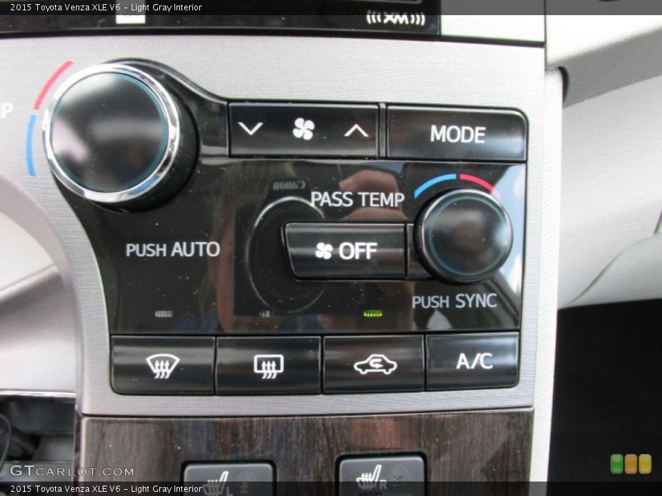 Light Gray Interior Controls for the 2015 Toyota Venza XLE V6 #98177508