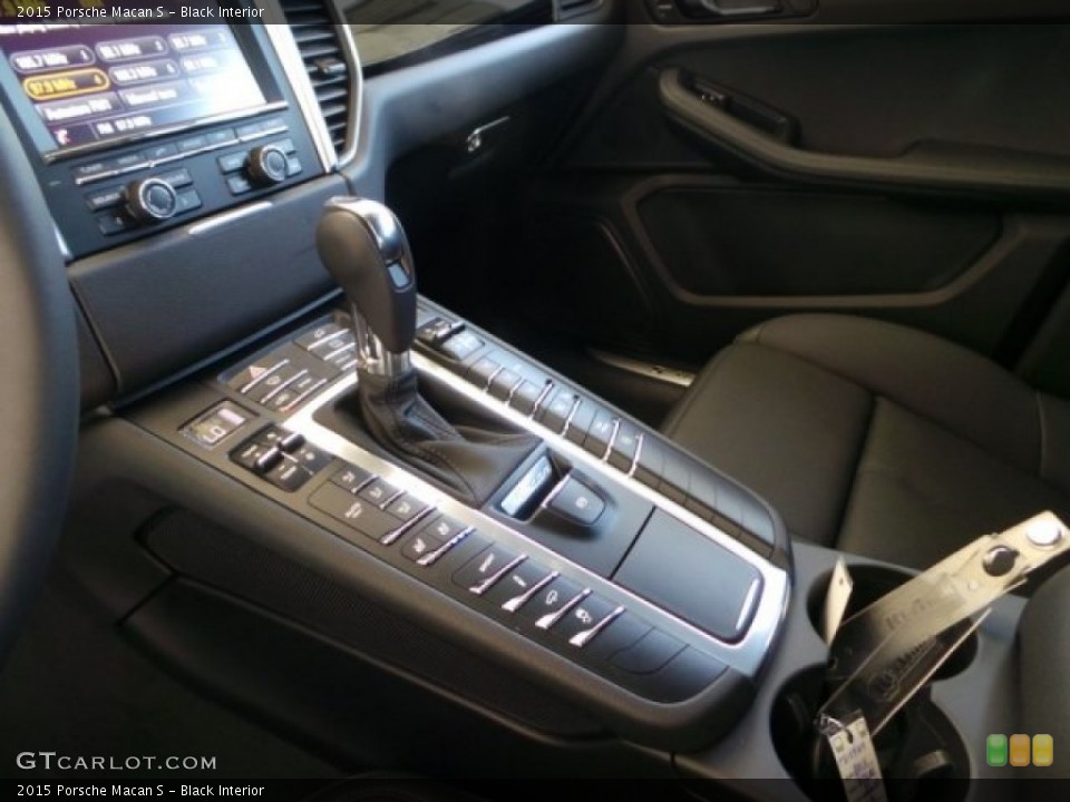 Black Interior Transmission for the 2015 Porsche Macan S #98261470