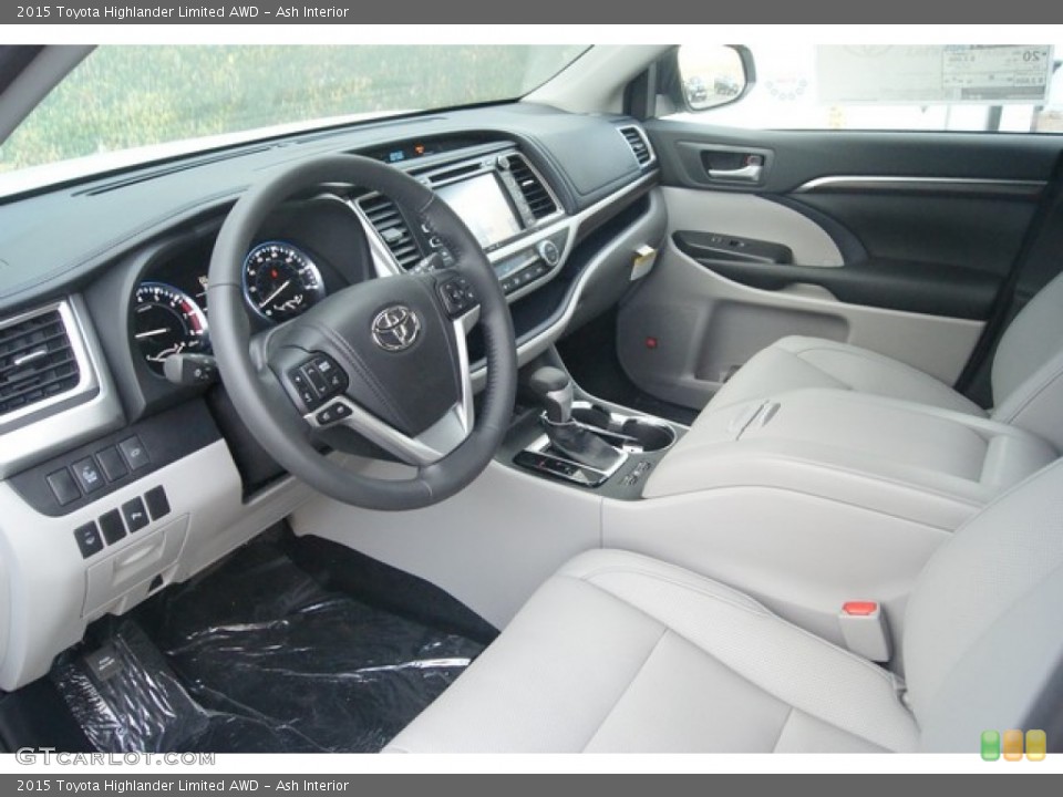 Ash Interior Photo for the 2015 Toyota Highlander Limited AWD #98445362