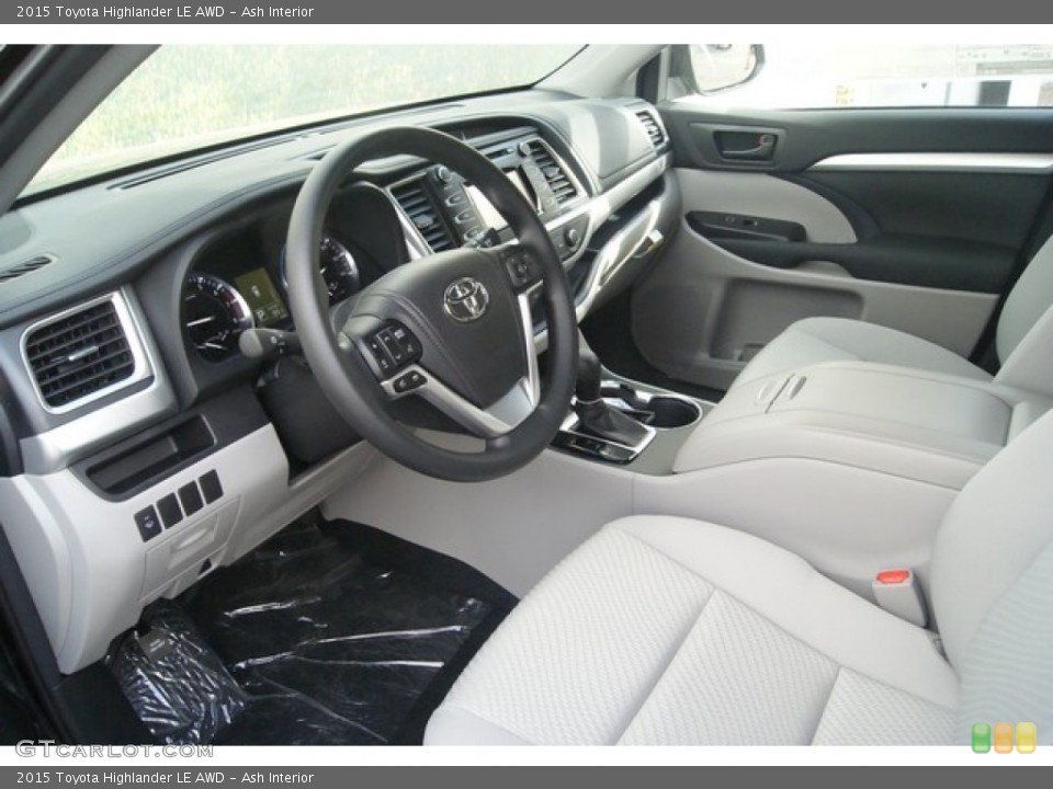 Ash Interior Photo for the 2015 Toyota Highlander LE AWD #98446145