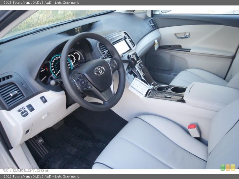 Light Gray Interior Photo for the 2015 Toyota Venza XLE V6 AWD #98515563