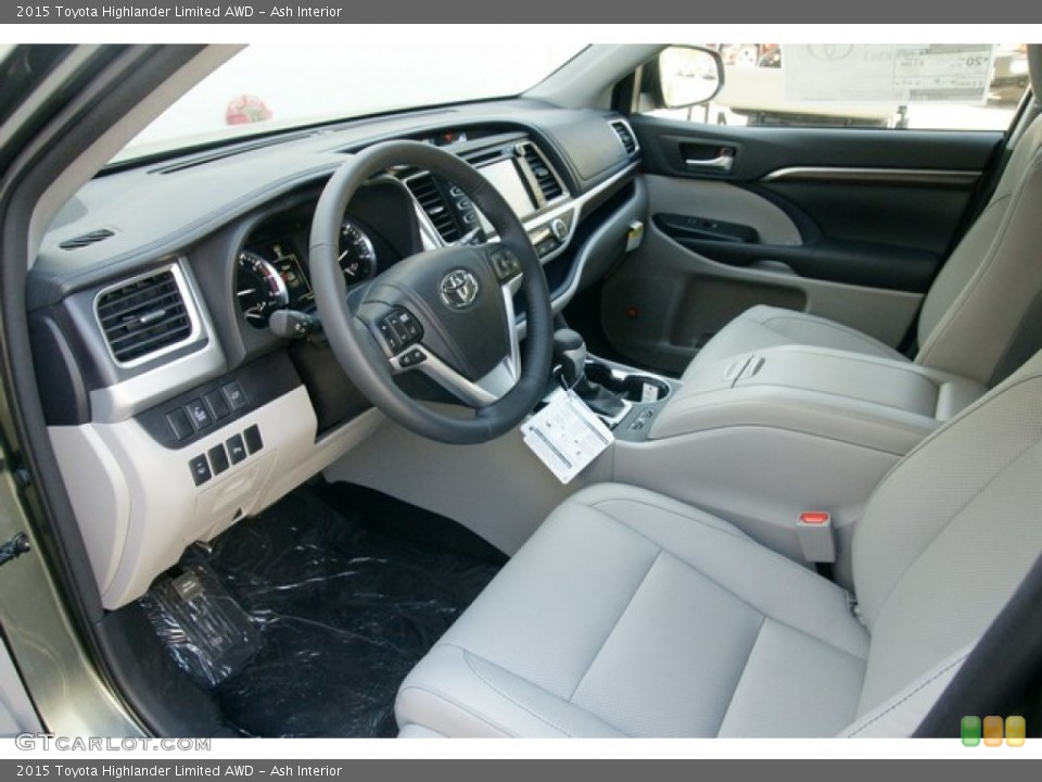 Ash Interior Photo for the 2015 Toyota Highlander Limited AWD #98940190