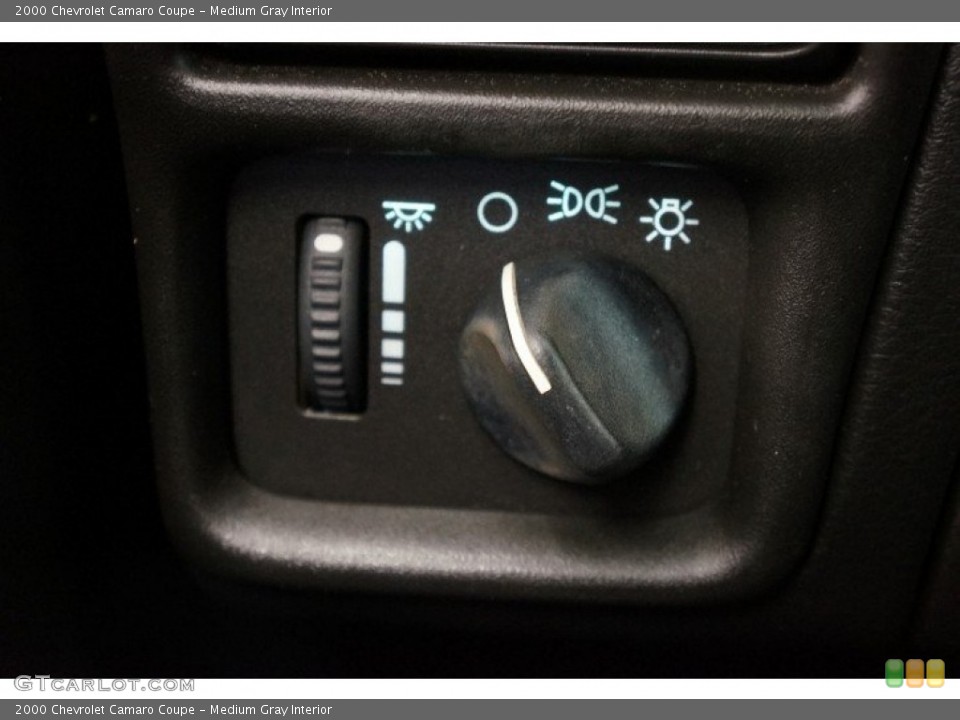 Medium Gray Interior Controls for the 2000 Chevrolet Camaro Coupe #99135643