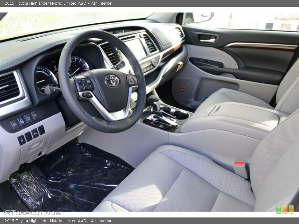 Ash Interior Photo for the 2015 Toyota Highlander Hybrid Limited AWD #99257269