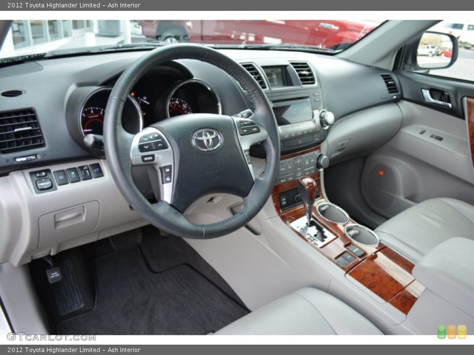 Ash Interior Photo for the 2012 Toyota Highlander Limited #99374131