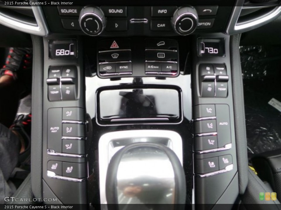 Black Interior Controls for the 2015 Porsche Cayenne S #99448009