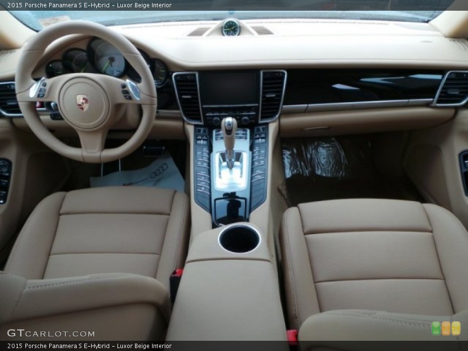 Luxor Beige Interior Dashboard for the 2015 Porsche Panamera S E-Hybrid #99448582