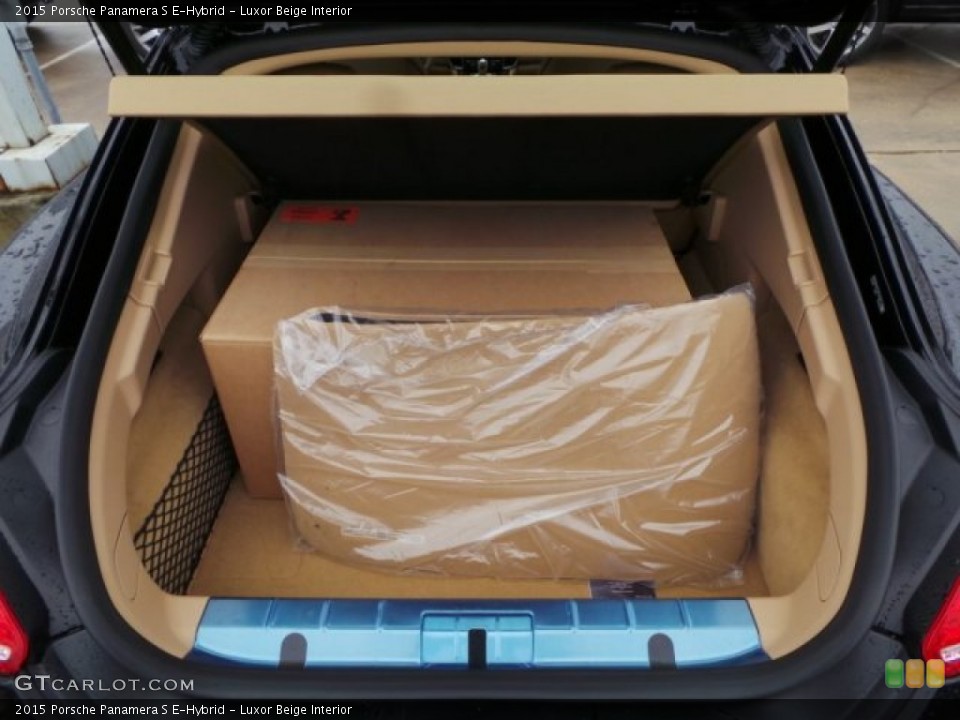 Luxor Beige Interior Trunk for the 2015 Porsche Panamera S E-Hybrid #99448609