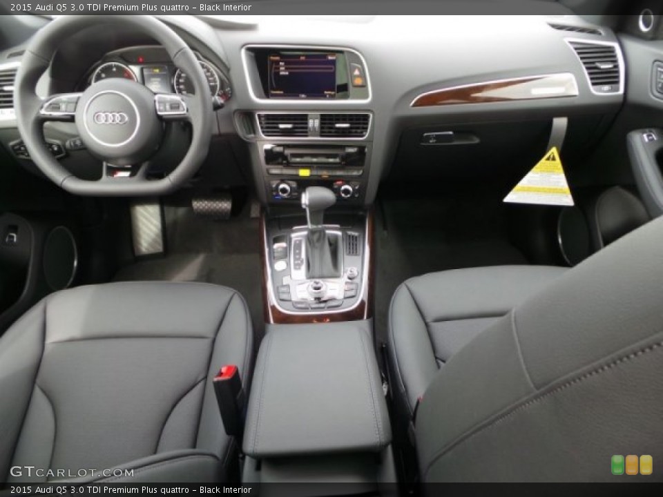 Black Interior Dashboard for the 2015 Audi Q5 3.0 TDI Premium Plus quattro #99700940