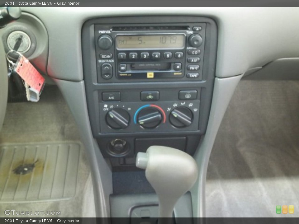 Gray Interior Controls for the 2001 Toyota Camry LE V6 #99762147