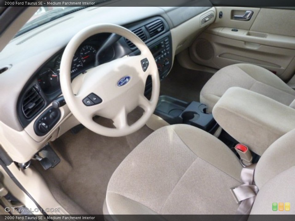 Medium Parchment Interior Photo for the 2000 Ford Taurus SE #99762744