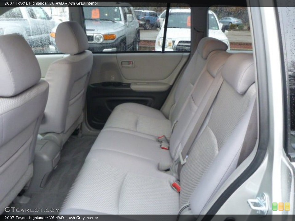 Ash Gray Interior Rear Seat for the 2007 Toyota Highlander V6 4WD #99982224