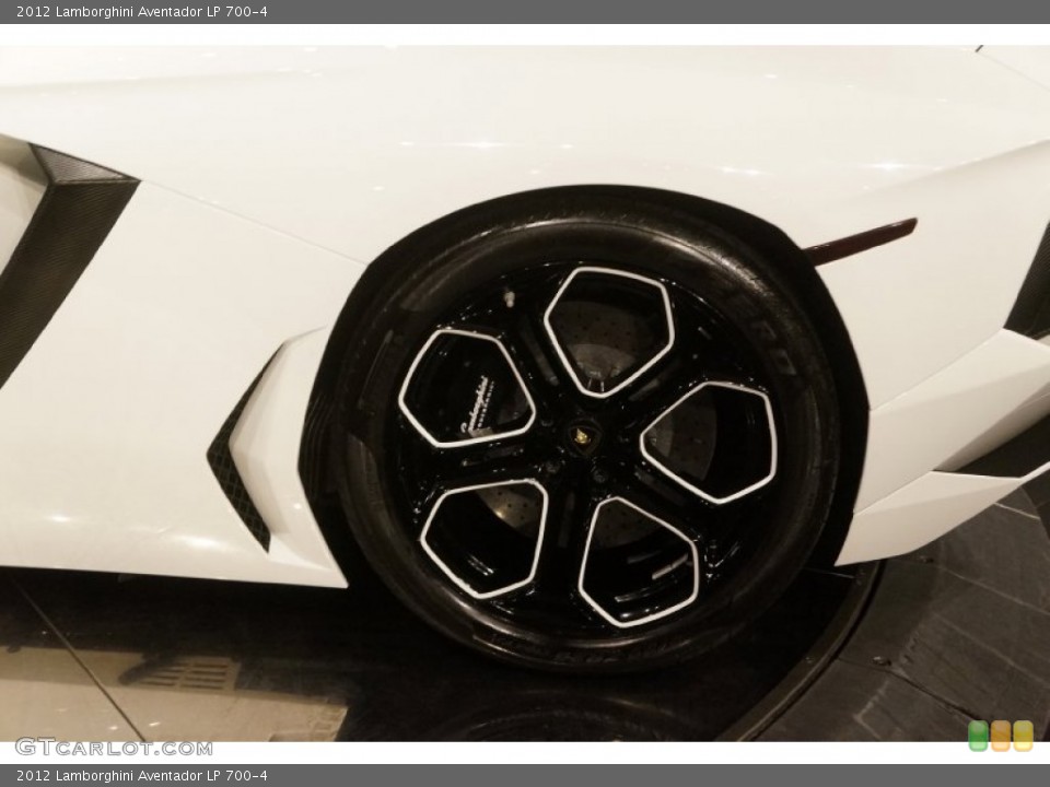 2012 Lamborghini Aventador Wheels and Tires