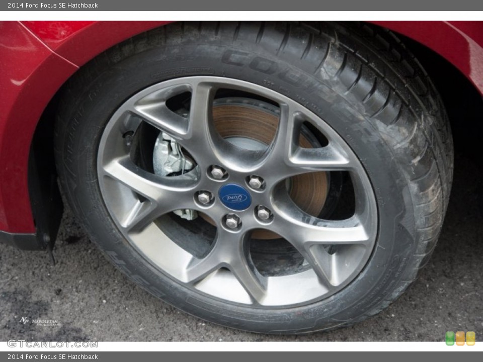 2014 Ford Focus SE Hatchback Wheel and Tire Photo #102083121