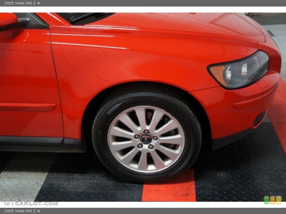 2005 Volvo S40 2.4i Wheel and Tire Photo #102286172