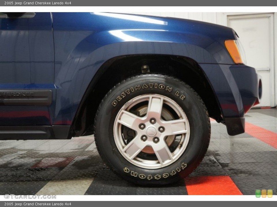 2005 Jeep Grand Cherokee Laredo 4x4 Wheel and Tire Photo #102686365