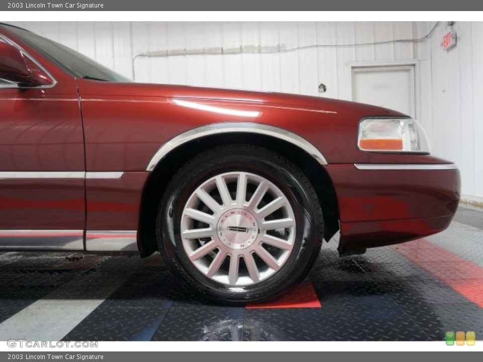 2003 Lincoln Town Car Signature Wheel and Tire Photo #103548206