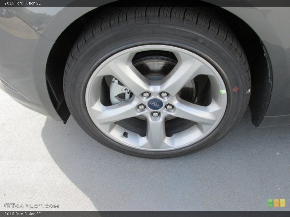2016 Ford Fusion SE Wheel and Tire Photo #105422757
