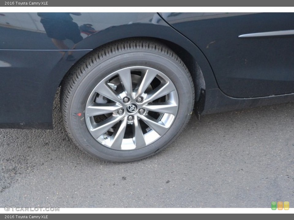 2016 Toyota Camry XLE Wheel and Tire Photo #106501190