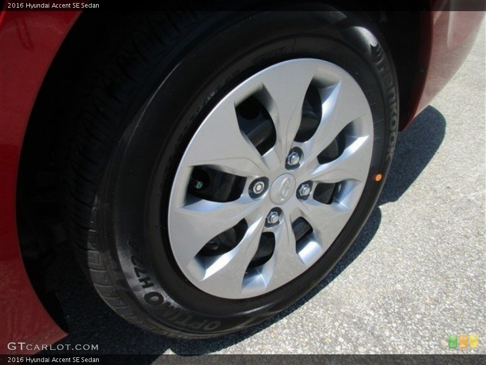 2016 Hyundai Accent SE Sedan Wheel and Tire Photo #106630024