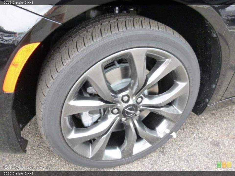 2016 Chrysler 200 S Wheel and Tire Photo #106705047