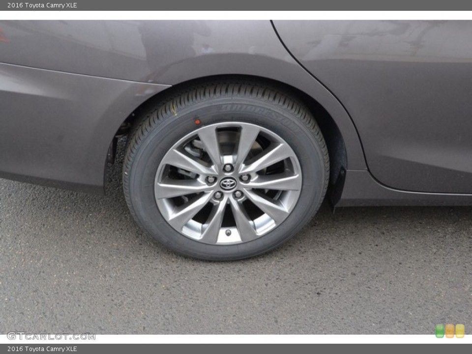 2016 Toyota Camry XLE Wheel and Tire Photo #106738732