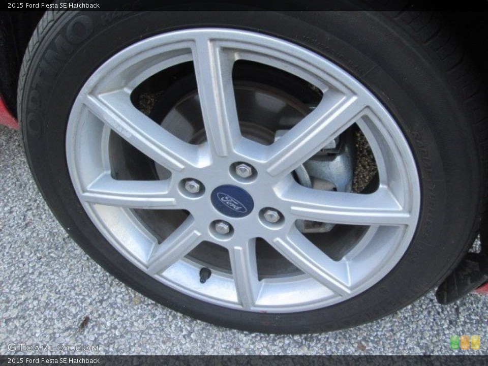 2015 Ford Fiesta SE Hatchback Wheel and Tire Photo #107210312