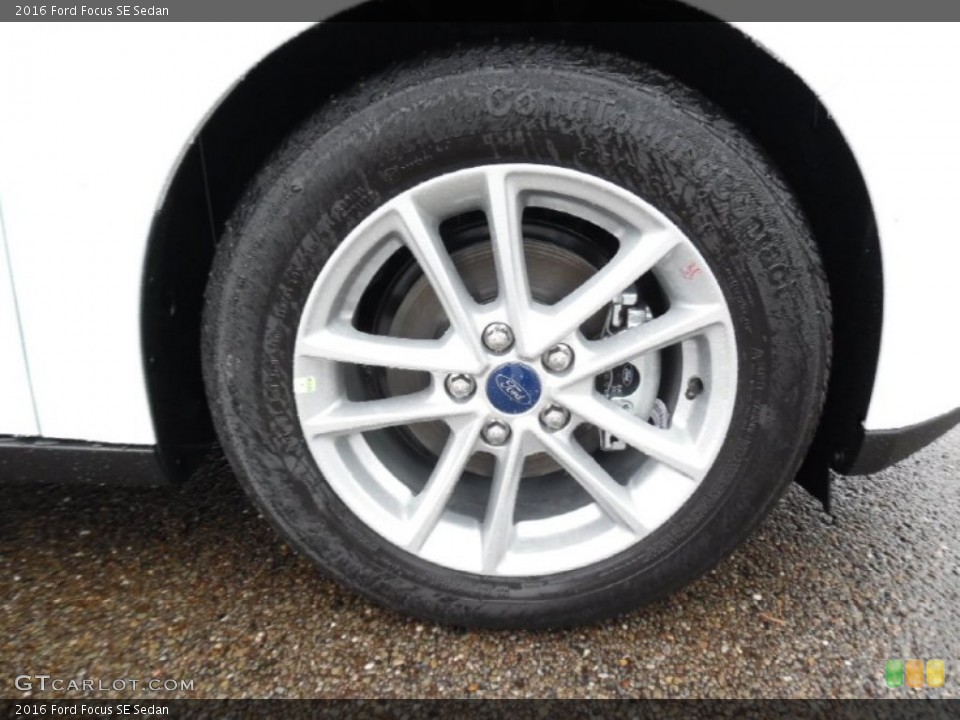 2016 Ford Focus SE Sedan Wheel and Tire Photo #107518183