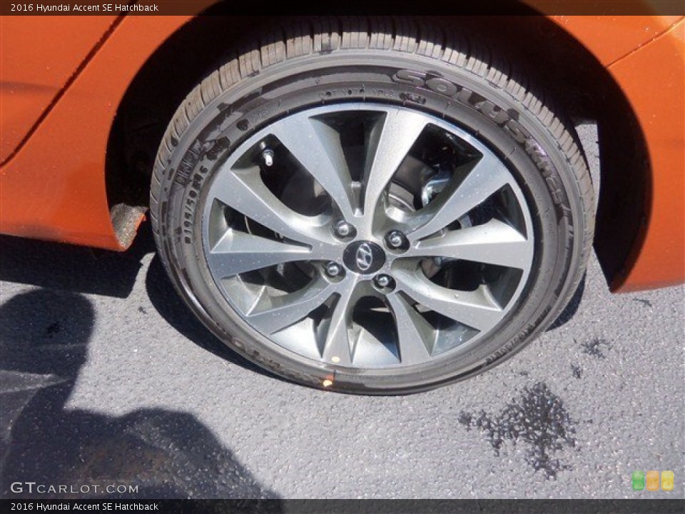 2016 Hyundai Accent SE Hatchback Wheel and Tire Photo #107543790