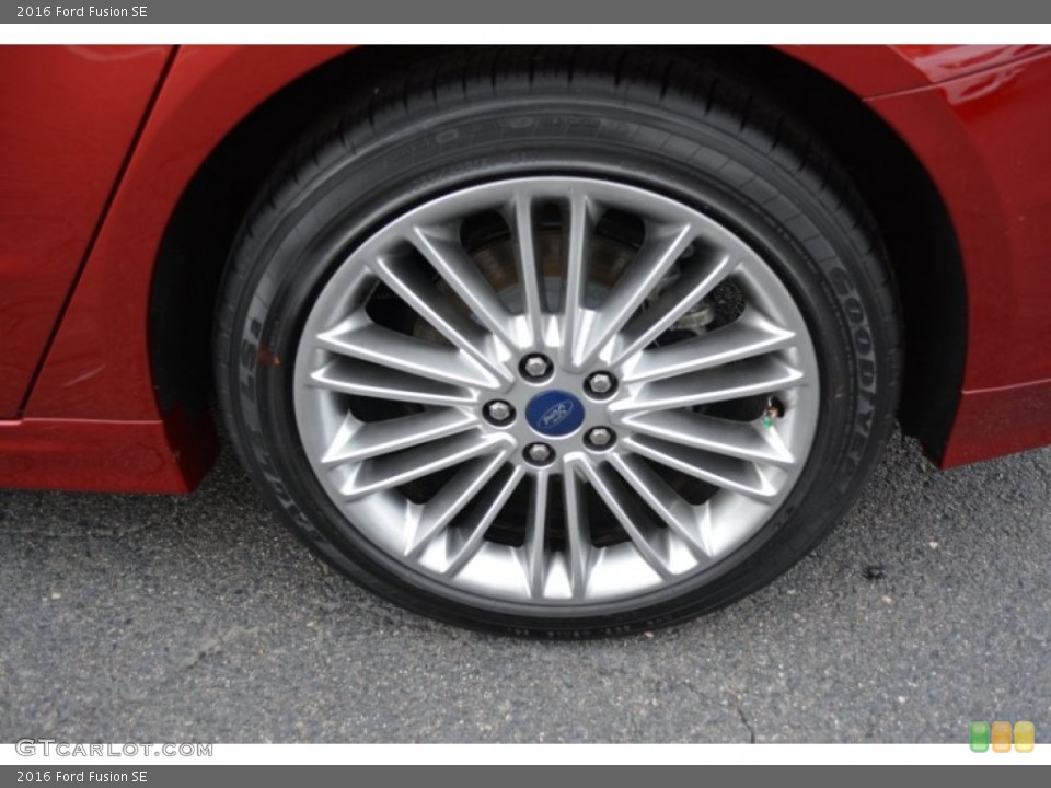 2016 Ford Fusion SE Wheel and Tire Photo #107577097