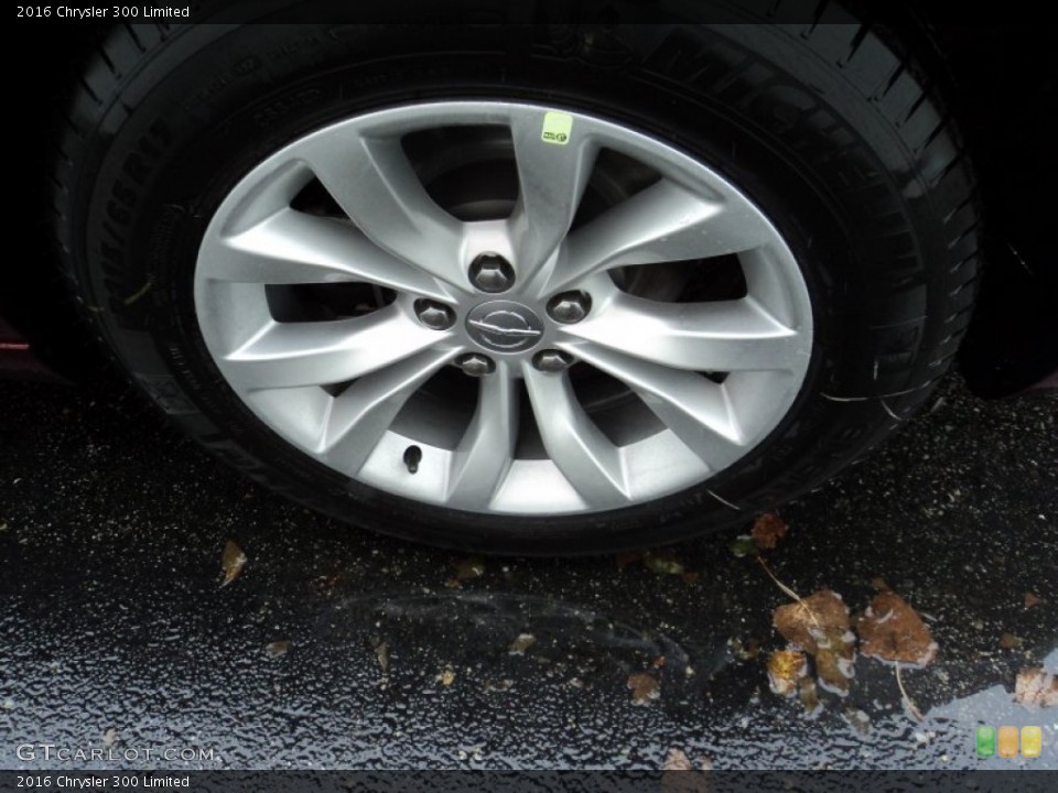 2016 Chrysler 300 Limited Wheel and Tire Photo #107643404