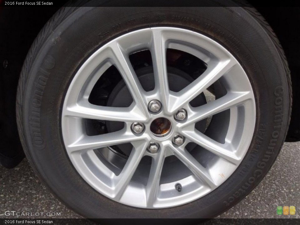 2016 Ford Focus SE Sedan Wheel and Tire Photo #108202570