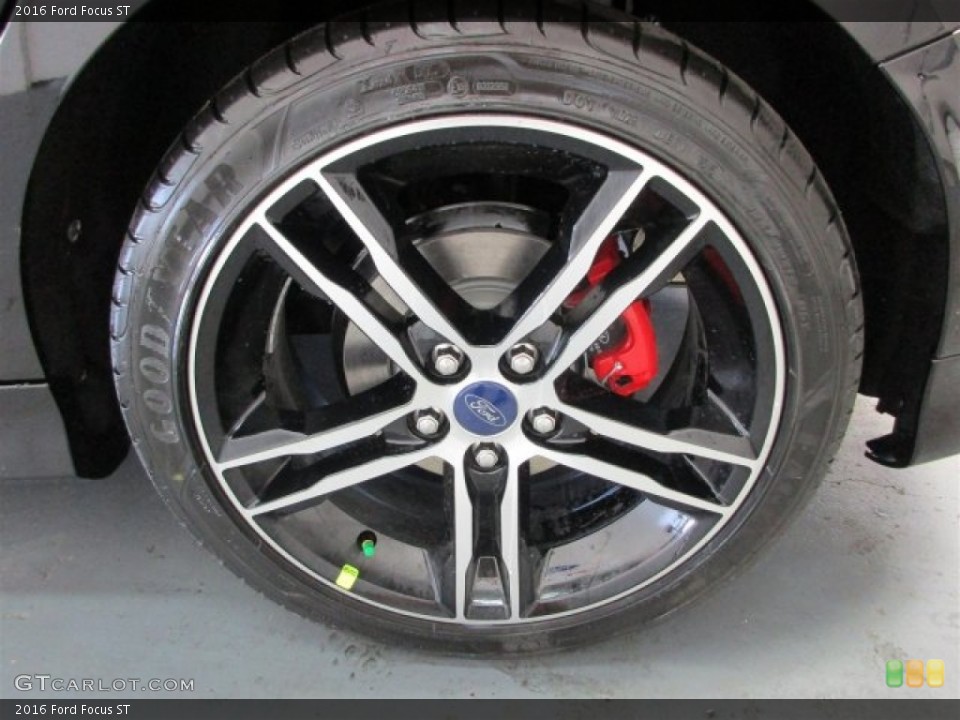2016 Ford Focus ST Wheel and Tire Photo #109024805