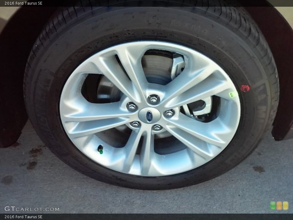 2016 Ford Taurus SE Wheel and Tire Photo #110178514