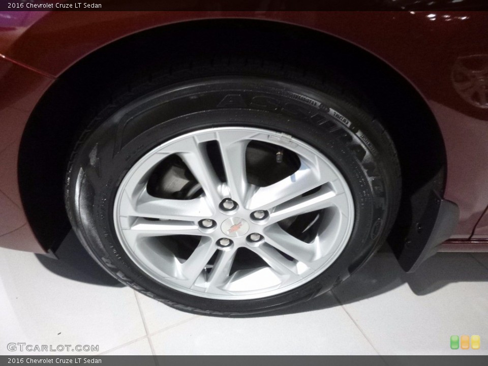 2016 Chevrolet Cruze LT Sedan Wheel and Tire Photo #111810701