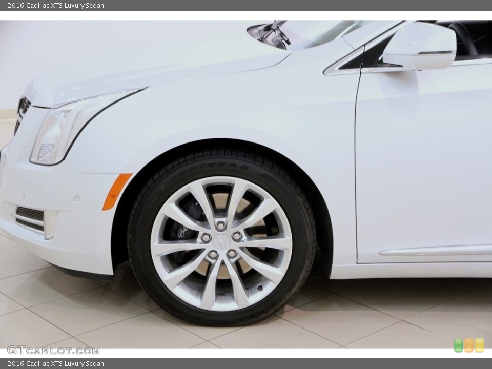 2016 Cadillac XTS Luxury Sedan Wheel and Tire Photo #112317774