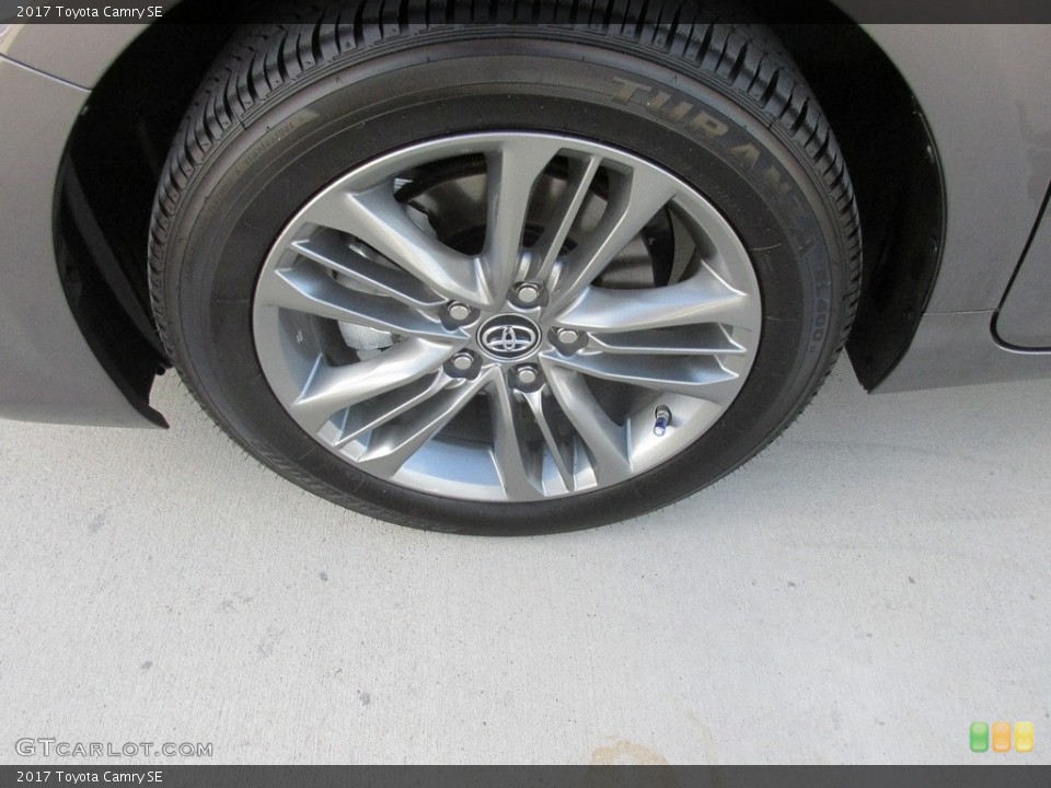 2017 Toyota Camry SE Wheel and Tire Photo #114353430