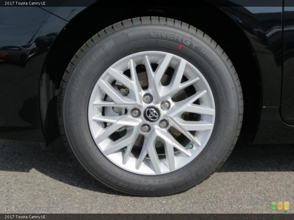 2017 Toyota Camry LE Wheel and Tire Photo #114809040