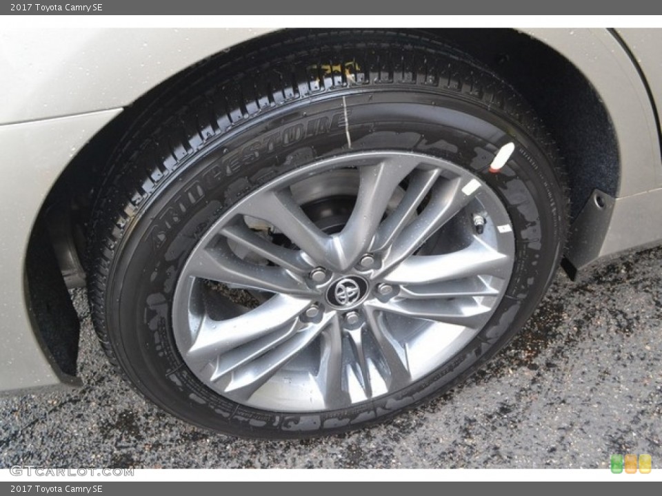 2017 Toyota Camry SE Wheel and Tire Photo #114870335